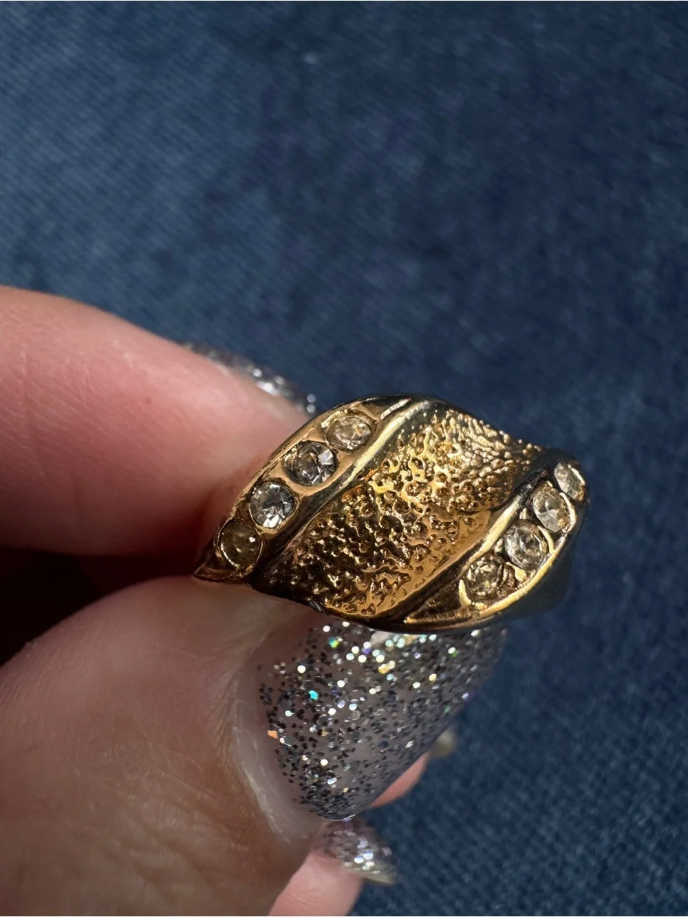 Stunning Gold tone textured ring size 5